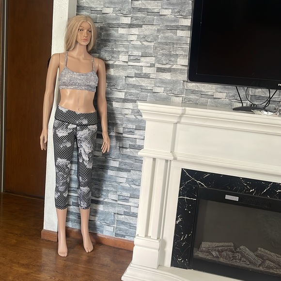 Lululemon" Wunder Under Crop II * Full On Luon - Picture 4 of 15